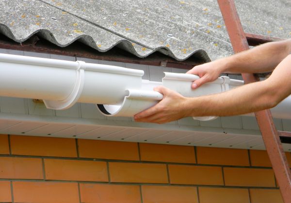 Cost of Gutter Hanging in Marco Island